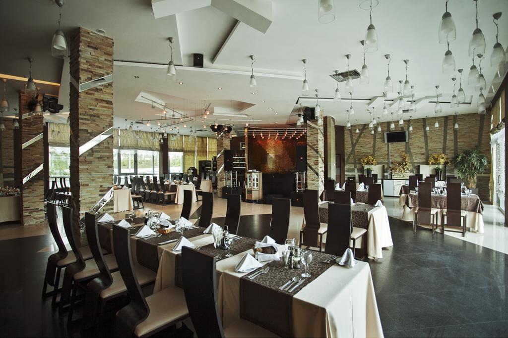 Victoria Hotel & Business Centre Minsk Bagian luar foto