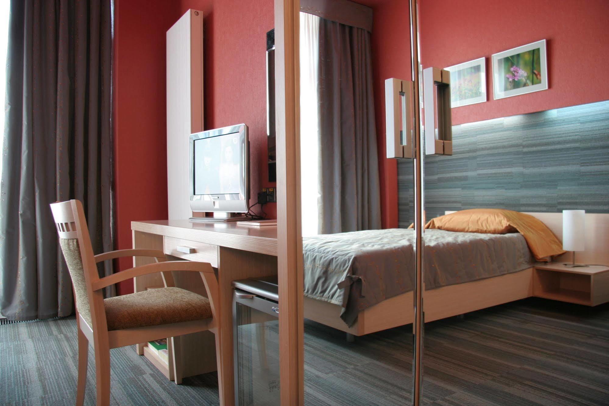 Victoria Hotel & Business Centre Minsk Bagian luar foto
