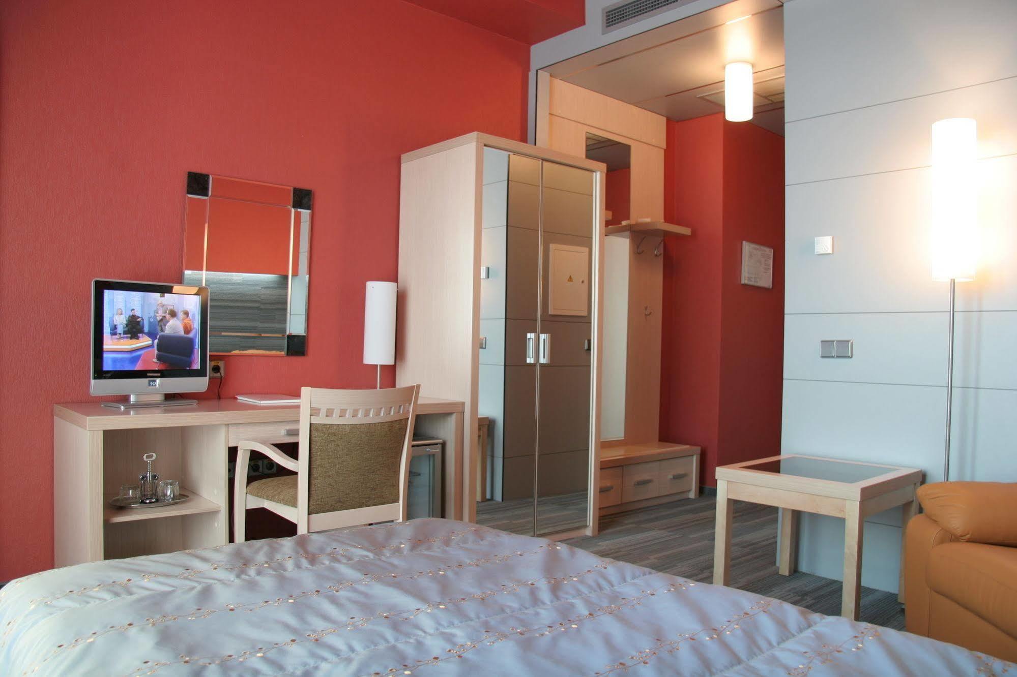 Victoria Hotel & Business Centre Minsk Bagian luar foto